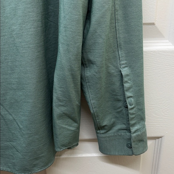 Lululemon commission Casual Men's Button Down Shirt in Sage Green - Picture 8 of 9